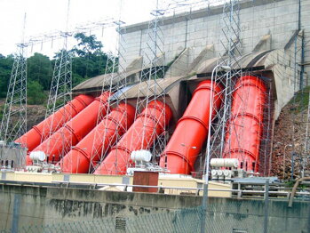 Hydroelektráreň Akosombo v Ghane. Viac ako 10 000 m2 bolo natretých systémom ZINGA - podľa normy ISO 12944 ZINGA + Zingaceram HS + Zingaceram PU.
