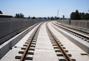 Pri stavbe železničnej trate v Brazílii bolo natretých 45 000 spojovacích podložiek systémom ZINGA.